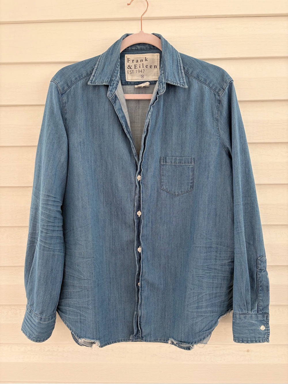 Frank & Eileen Eileen Blue Denim Chambray Shirt M Italian Cotton Button Down USA